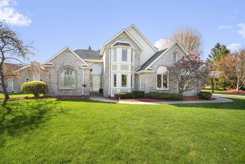 5770 S Golden Rain Lane, New Berlin, WI, 53151 | Card Image