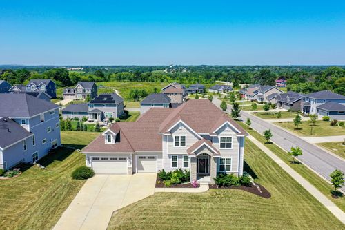 8735 S Bell Meadow Ct, Franklin, WI, 53132-2302 | Card Image