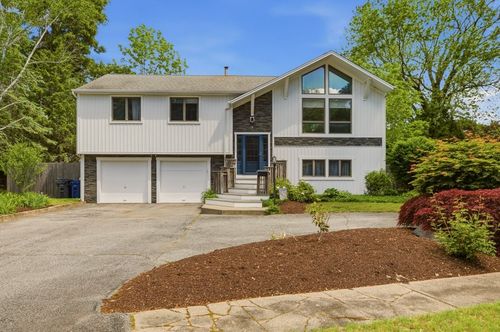 7 Friar Tuck Rd, Warwick, RI, 02886-8620 | Card Image