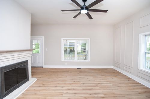 41 2nd St, Greenville, SC, 29611-4302 | Card Image