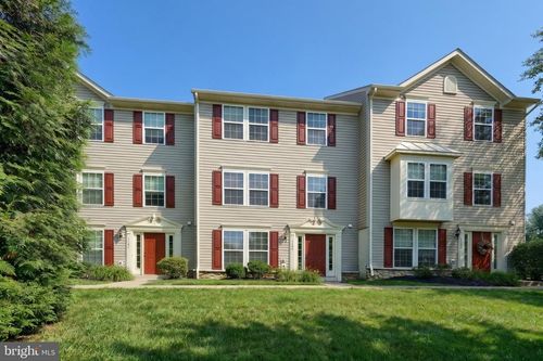 18-1144 Blue Bird Ln, YORK, PA, 17402-9232 | Card Image
