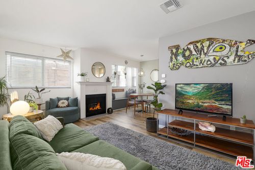 apt-6-1239 9th St, Santa Monica, CA, 90401-1800 | Card Image