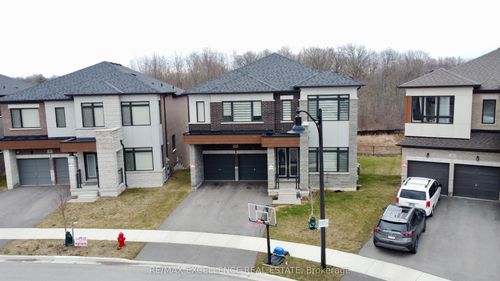 42 Cattail Crescent N, Hamilton, ON, L8B1Z6 | Card Image