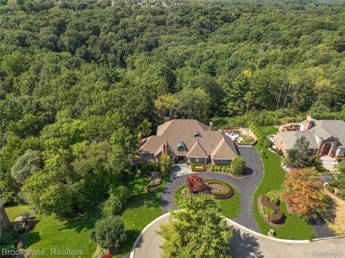 1494 Highpoint Dr, Rochester, MI, 48306-1630 | Card Image