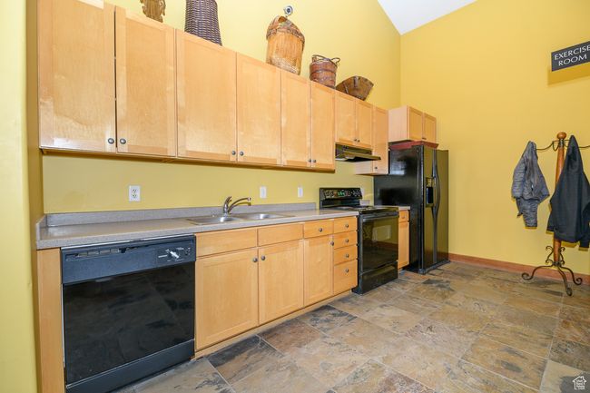 Clubhouse kitchen | Image 28