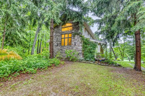 2685 Fry Rd, Highland, MI, 48357-3201 | Card Image