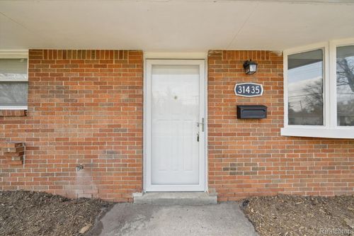 31435 Tyler St, Wayne, MI, 48184-2239 | Card Image