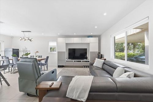 6140 Sw 62nd St, South Miami, FL, 33143-2252 | Card Image