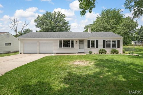 243 Dennison Dr, Ballwin, MO, 63021-4801 | Card Image