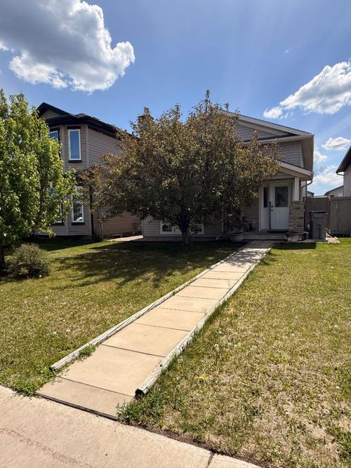 9137 94a Ave, Grande Prairie, AB, T8X1V4 | Card Image