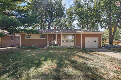 403 E 17th St, Grand Island, NE, 68801-2543 | Card Image