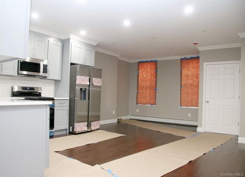 1438 E 95 Street, New York, NY, 11236 | Card Image