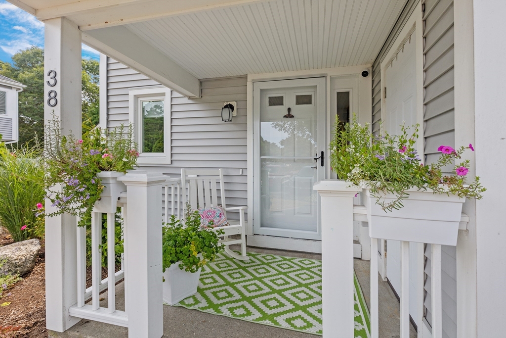 Westcliff Dr, Plymouth, MA 02360