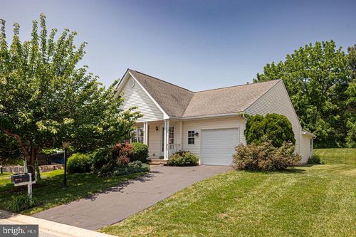 712 W Glenview Dr, WEST GROVE, PA, 19390-2102 | Card Image