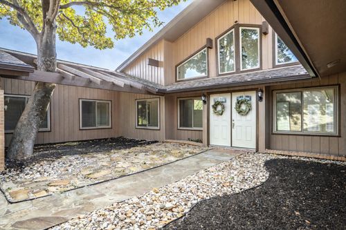 2102 Stonehill Ct, Arlington, TX, 76012-5753 | Card Image