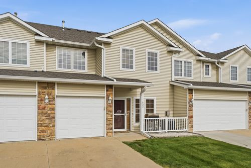822 Red Hawk Way Se, Altoona, IA, 50009-2738 | Card Image