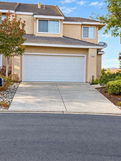 1025 Pinehurst Ct, Concord, CA, 94521-4532 | Card Image