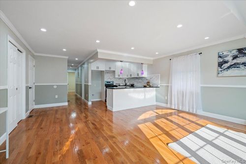 147 240th Street, New York, NY, 11422 | Card Image