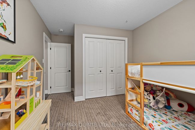 8 Mcintosh Cres, House other with 5 bedrooms, 2 bathrooms and 2 parking in Trenton ON | Image 16