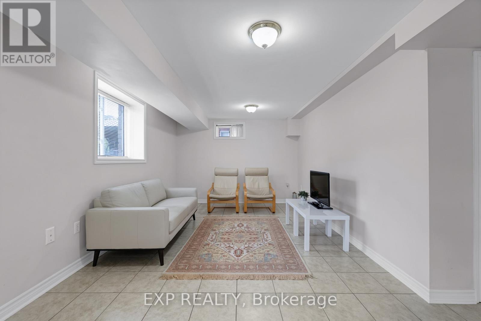 Residential in Newmarket (Woodland Hill) 5