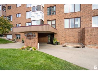 305 - 8707 107 St Nw, Condo with 2 bedrooms, 3 bathrooms and 2 parking in Edmonton AB | Image 3