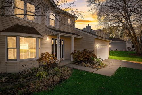 4913 W Glenbrook Trl, McHenry, IL, 60050-5449 | Card Image