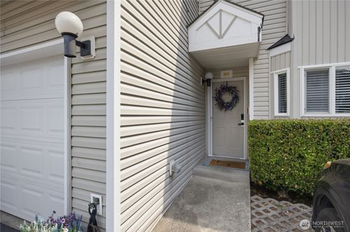 303-459 Queen Ave Ne, Renton, WA, 98056-7403 | Card Image