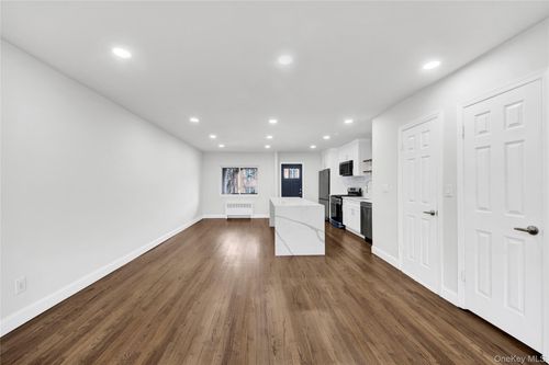 2814 Bruner Ave, Bronx, NY, 10469-3403 | Card Image