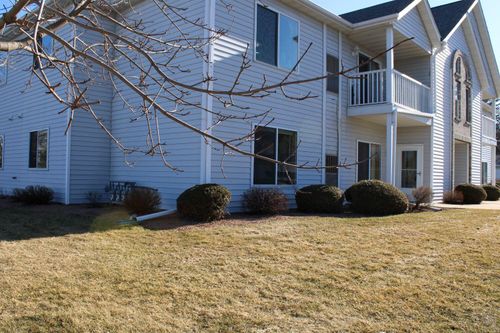 1751 Wildlife Dr, Kewaskum, WI, 53040-9350 | Card Image