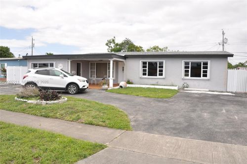 1301 W 61st Pl, Hialeah, FL, 33012-6316 | Card Image