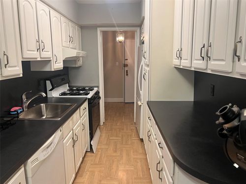 apt-1j-60 Hempstead Ave, Lynbrook, NY, 11563-1622 | Card Image