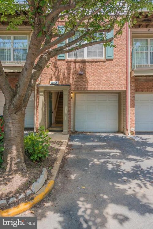 15b-11862 Breton Ct, RESTON, VA, 20191-3235 | Card Image
