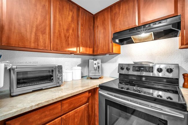 2133 Champions Way, Townhouse with 2 bedrooms, 2 bathrooms and null parking in North Lauderdale FL | Image 9