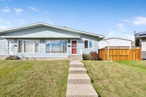 218a Allan Cres Se, Calgary, AB, T2J0T4 | Card Image