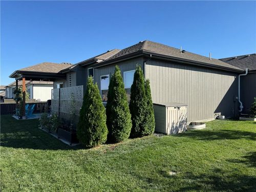 213 Davenport Dr, Blue Springs, MO, 64014-7852 | Card Image