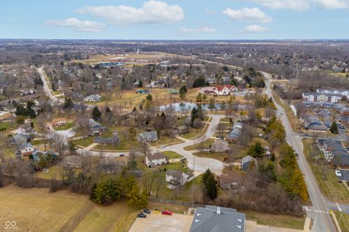 55 Village Cir, Zionsville, IN, 46077-3807 | Card Image