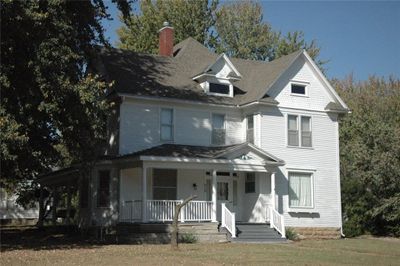 Victorian house with a porch | Image 2