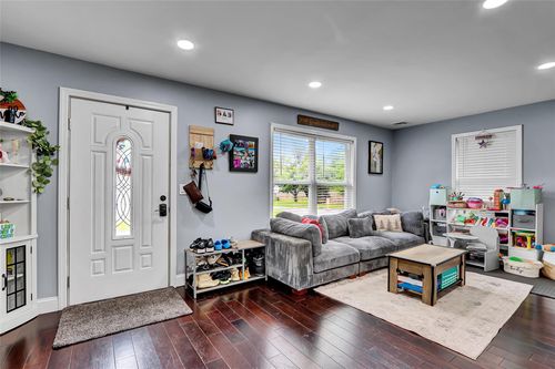 76 Cedar Rd. Road E, Brookhaven, NY, 11951 | Card Image