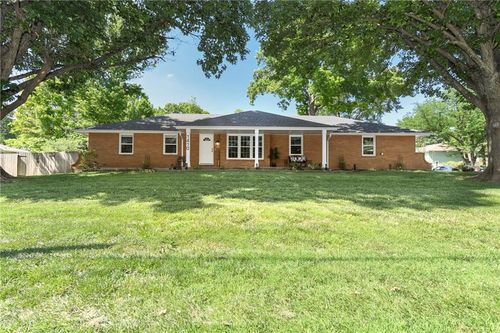 1410 Vilas St, Leavenworth, KS, 66048-4176 | Card Image