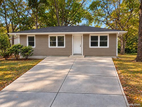 141 Suffolk Avenue, Southampton, NY, 11901 | Card Image