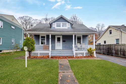 35 Andrew Ave, Islip Terrace, NY, 11752-2303 | Card Image