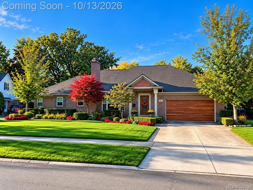 971 S Renaud Rd, Grosse Pointe Woods, MI, 48236-1735 | Card Image