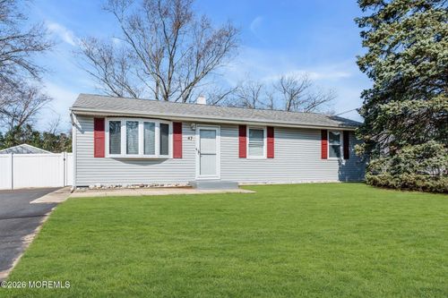 47 Western Dr, Howell, NJ, 07731-2727 | Card Image