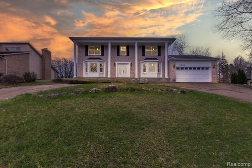 5394 Pond Bluff Dr, West Bloomfield, MI, 48323-2444 | Card Image