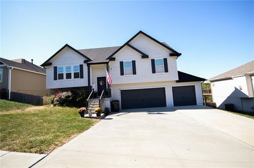 1400 Sw Cross Creek Dr, Grain Valley, MO, 64029-9816 | Card Image