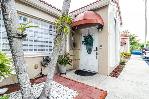 1302-6926 Nw 166th Ter, Miami Lakes, FL, 33014-6064 | Card Image