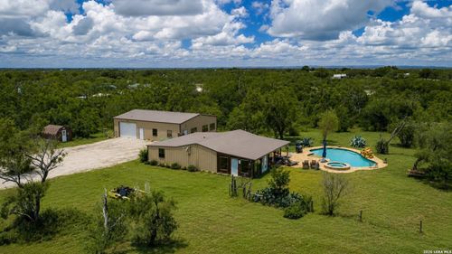 714 Veterans Dr, Sabinal, TX, 78881 | Card Image