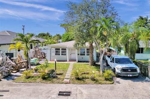 325 Ne 21st St, Wilton Manors, FL, 33305-2032 | Card Image