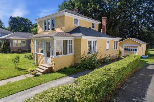 12 Hall St, North Bennington, VT, 05257-9536 | Card Image