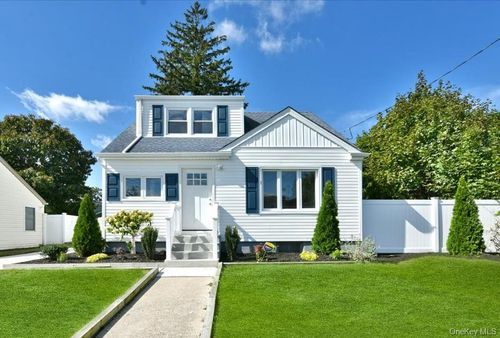 11 Grant St, Roosevelt, NY, 11575-2216 | Card Image